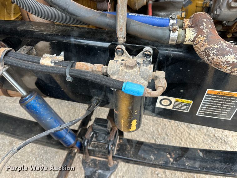 image for item DW5001 2001 Peterbilt 330 flatbed truck