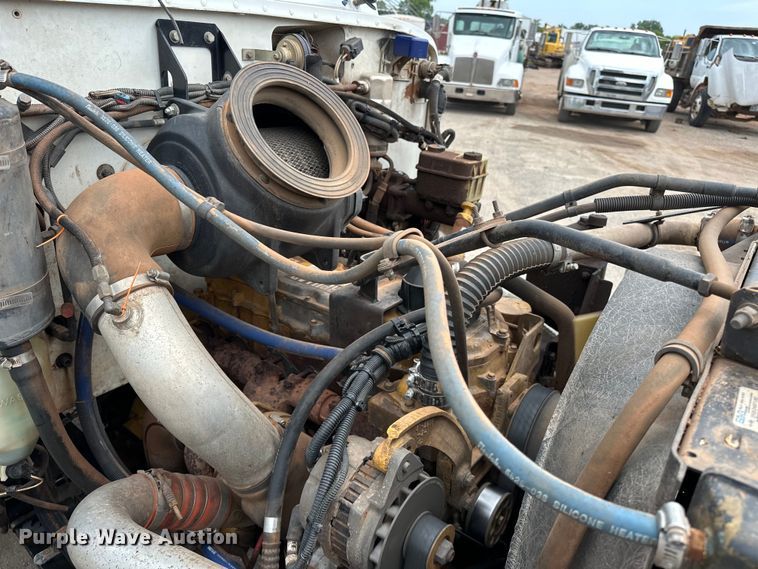 image for item DW5001 2001 Peterbilt 330 flatbed truck