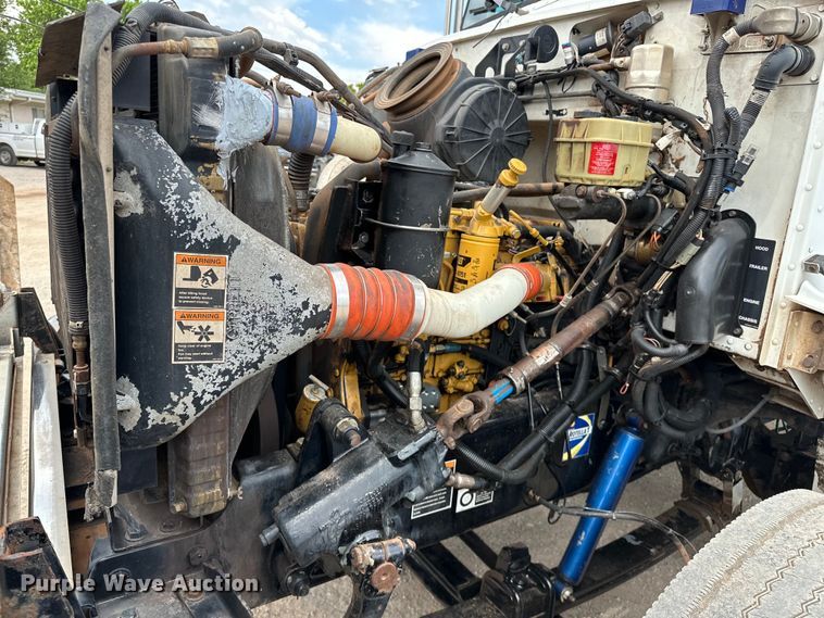 image for item DW5001 2001 Peterbilt 330 flatbed truck