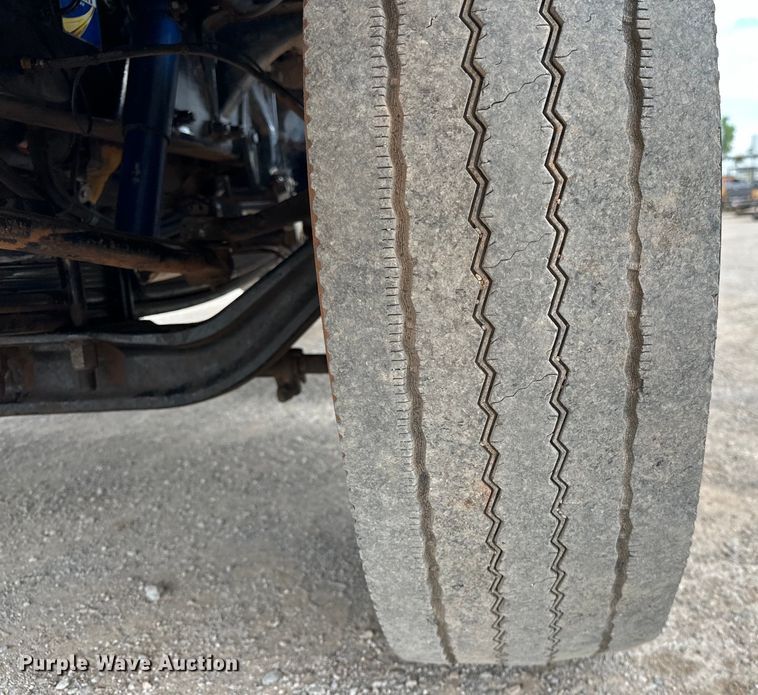 image for item DW5001 2001 Peterbilt 330 flatbed truck