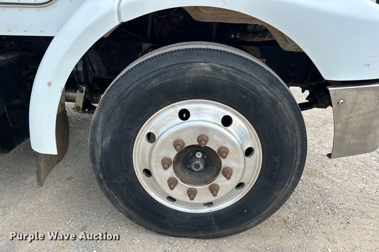 image for item DW5001 2001 Peterbilt 330 flatbed truck