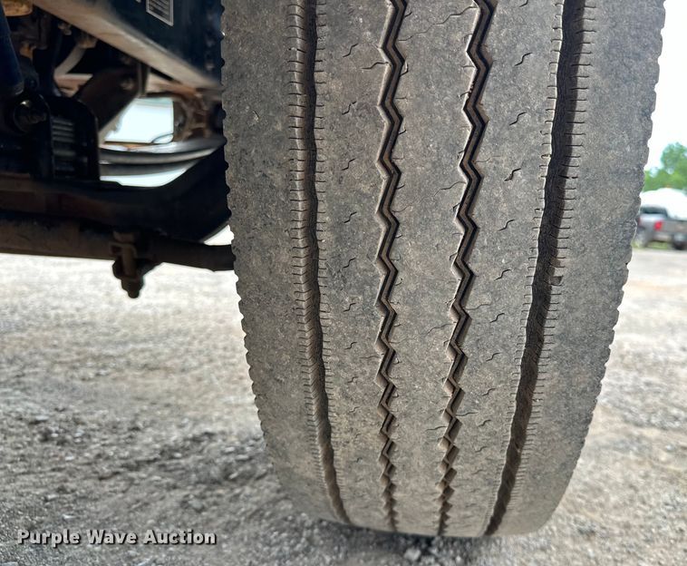 image for item DW5001 2001 Peterbilt 330 flatbed truck