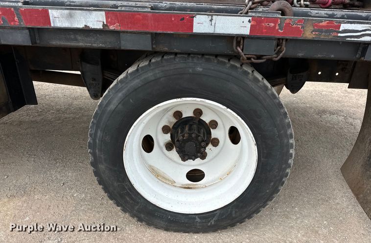 image for item DW5001 2001 Peterbilt 330 flatbed truck