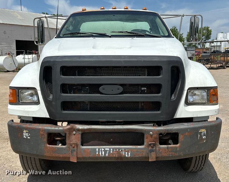 image for item DW5002 2004 Ford F750 Super Duty water truck