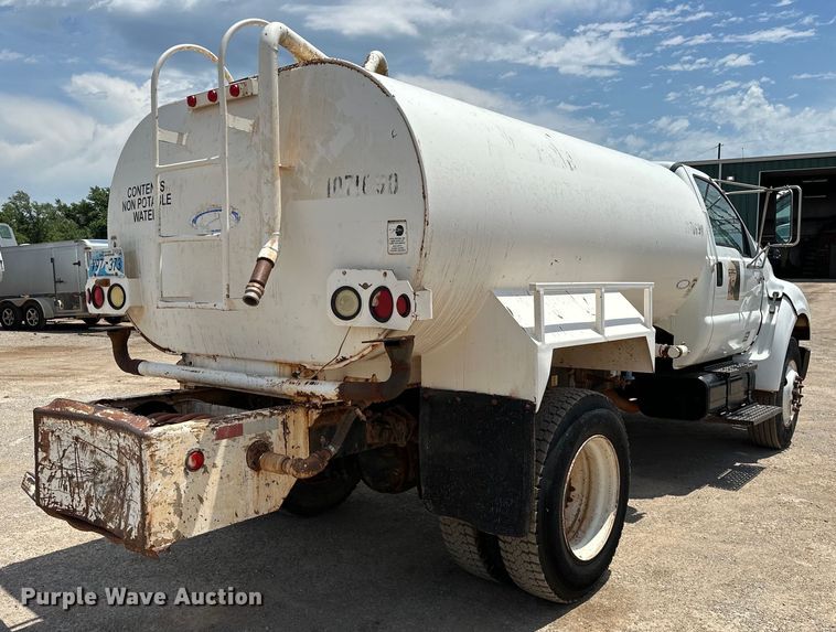 image for item DW5002 2004 Ford F750 Super Duty water truck