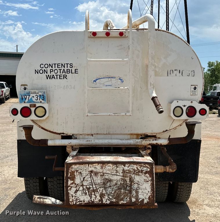 image for item DW5002 2004 Ford F750 Super Duty water truck