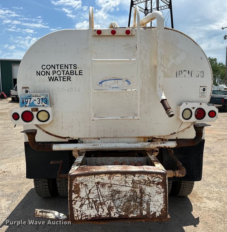 image for item DW5002 2004 Ford F750 Super Duty water truck