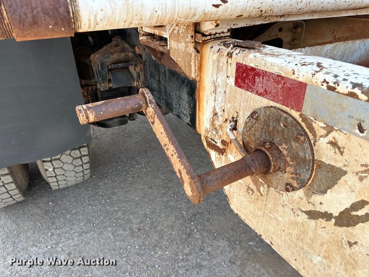 image for item DW5002 2004 Ford F750 Super Duty water truck