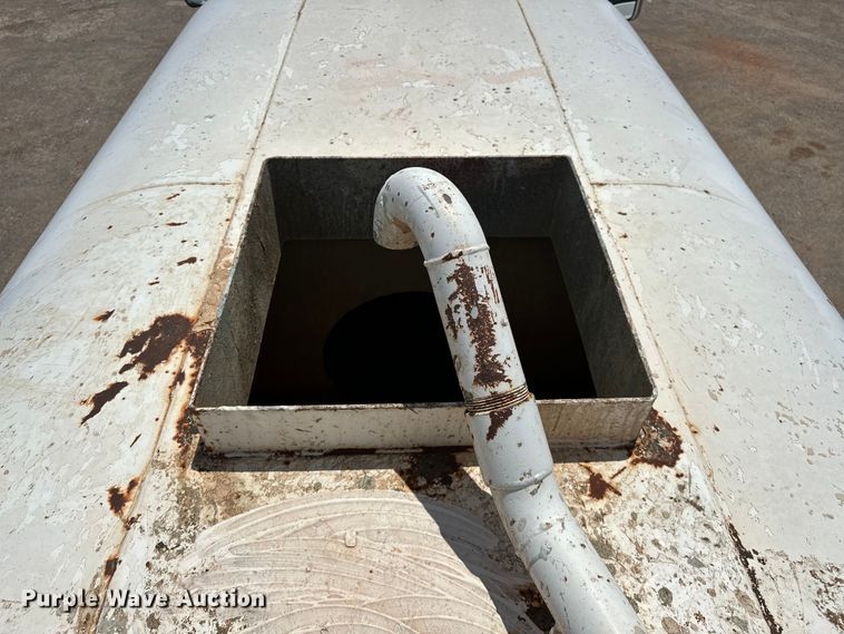 image for item DW5002 2004 Ford F750 Super Duty water truck