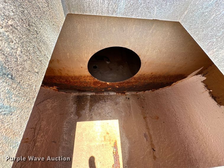 image for item DW5002 2004 Ford F750 Super Duty water truck