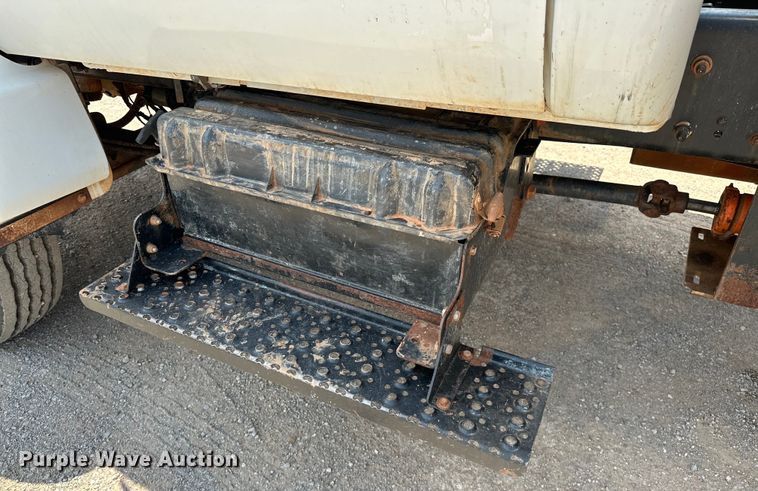 image for item DW5002 2004 Ford F750 Super Duty water truck