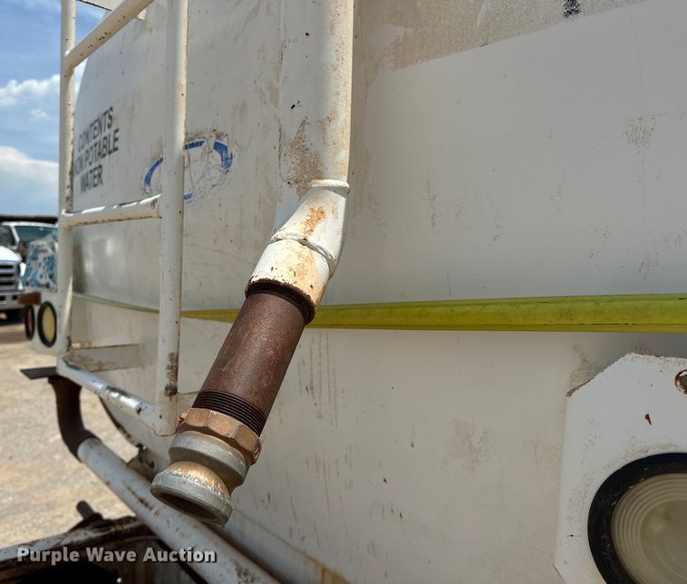 image for item DW5002 2004 Ford F750 Super Duty water truck