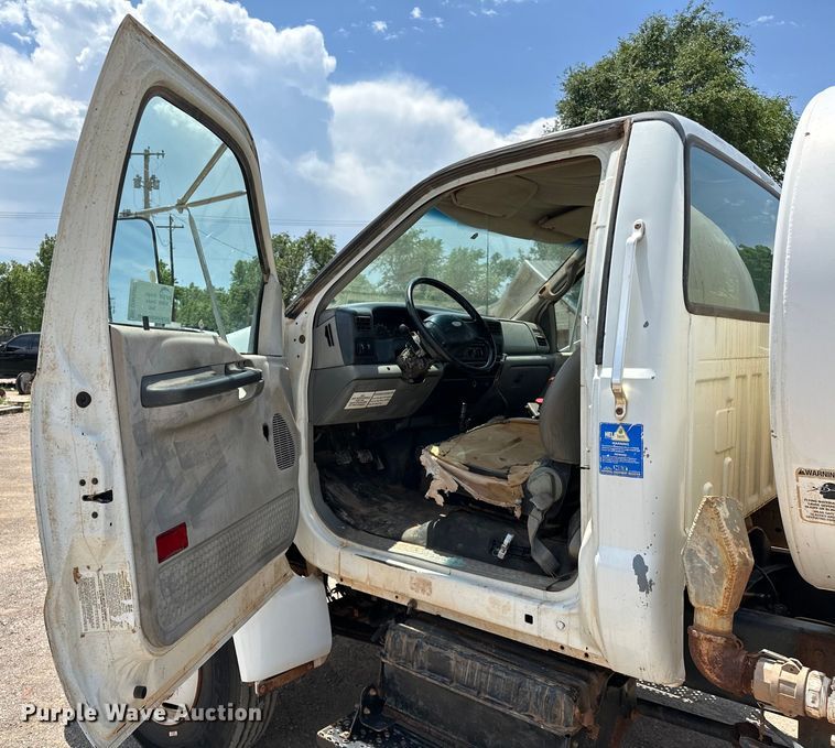 image for item DW5002 2004 Ford F750 Super Duty water truck