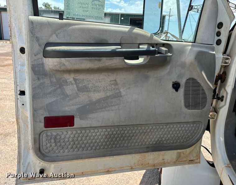 image for item DW5002 2004 Ford F750 Super Duty water truck