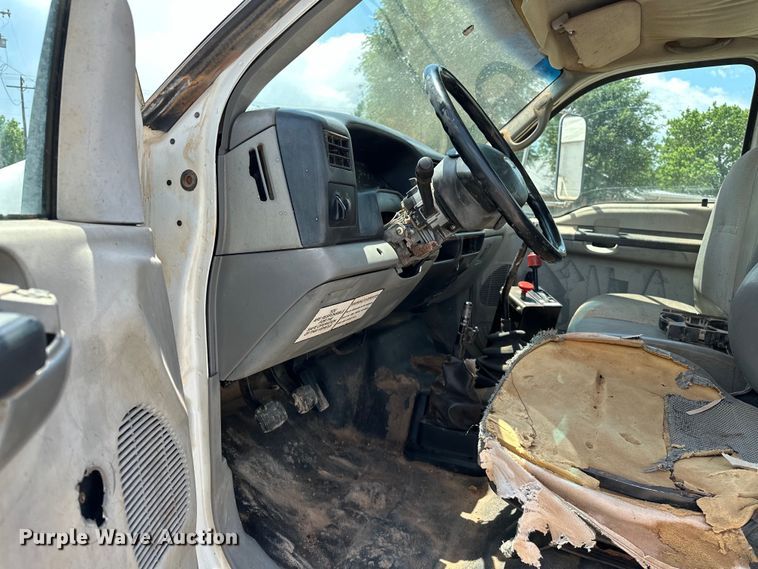 image for item DW5002 2004 Ford F750 Super Duty water truck