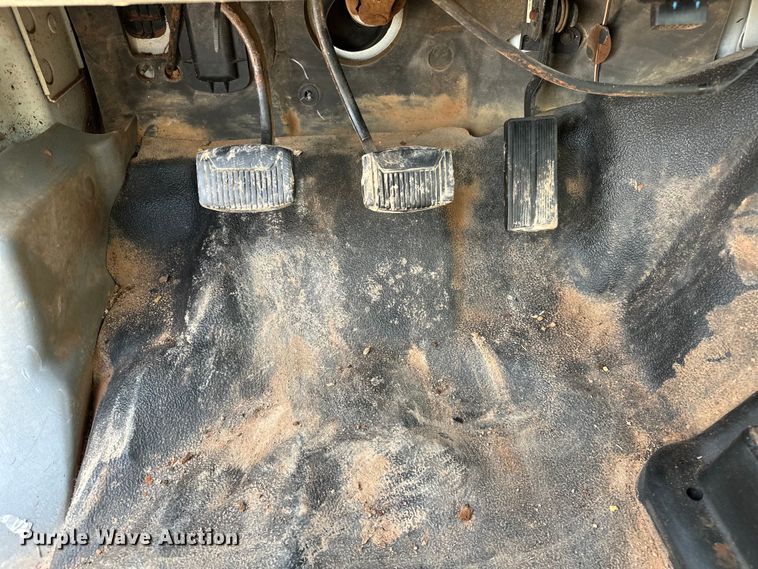 image for item DW5002 2004 Ford F750 Super Duty water truck