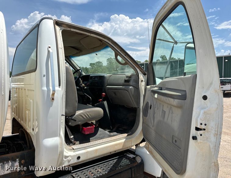 image for item DW5002 2004 Ford F750 Super Duty water truck