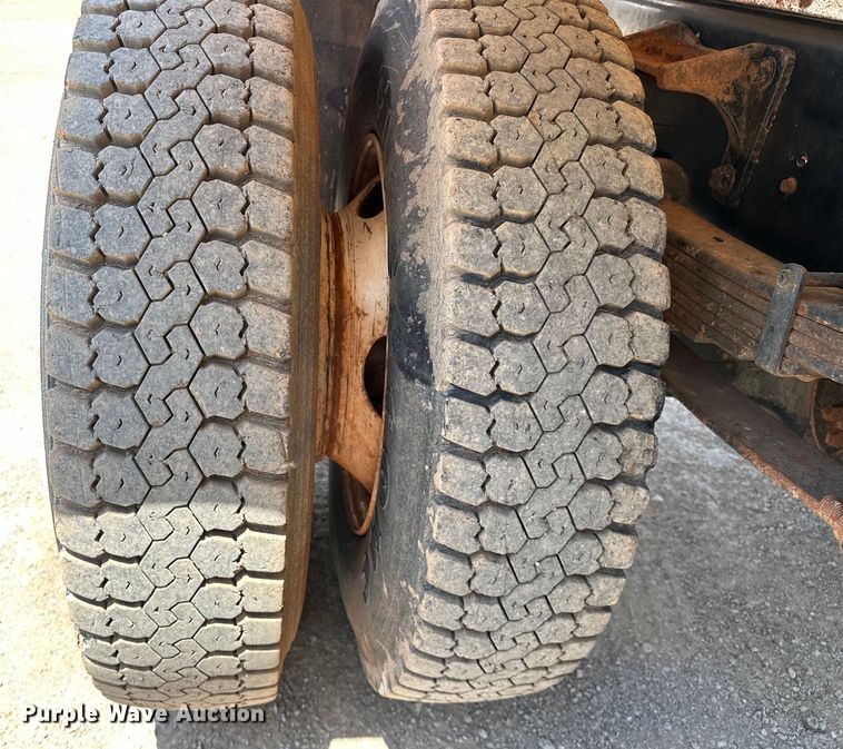 image for item DW5002 2004 Ford F750 Super Duty water truck