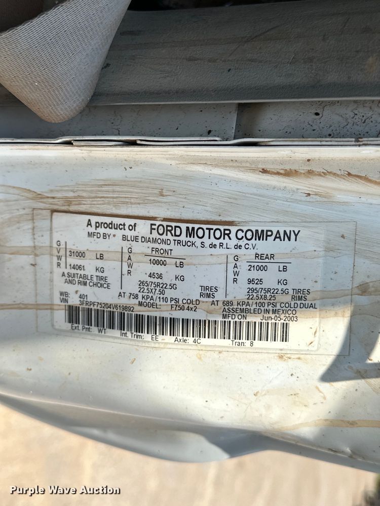 image for item DW5002 2004 Ford F750 Super Duty water truck