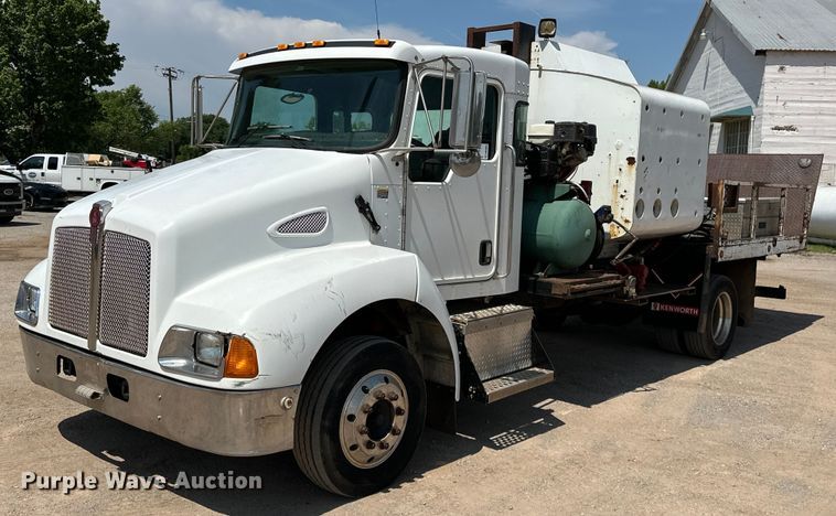 image for item DW5004 2006 Kenworth T300 utility / service truck