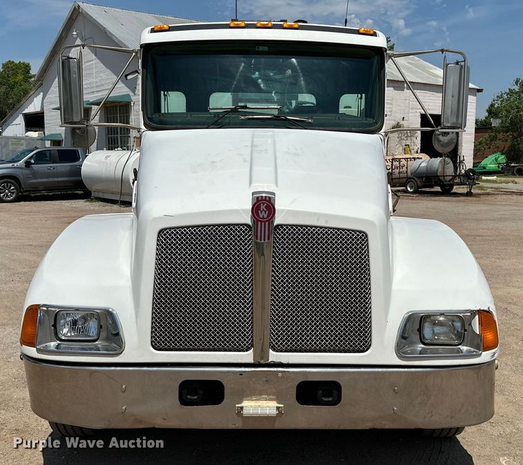 image for item DW5004 2006 Kenworth T300 utility / service truck