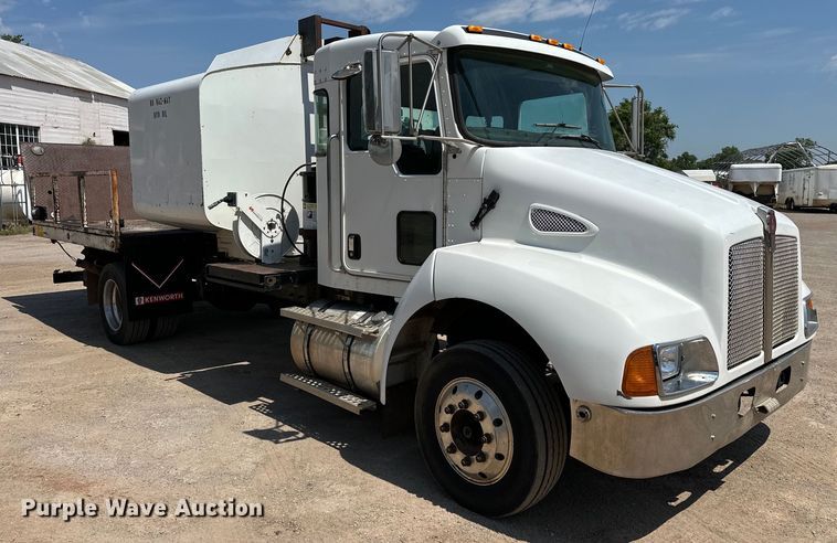 image for item DW5004 2006 Kenworth T300 utility / service truck