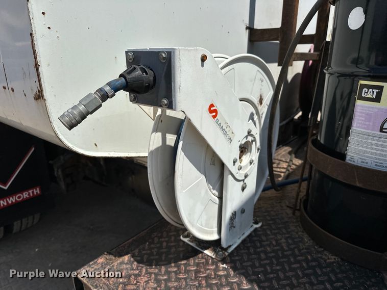 image for item DW5004 2006 Kenworth T300 utility / service truck