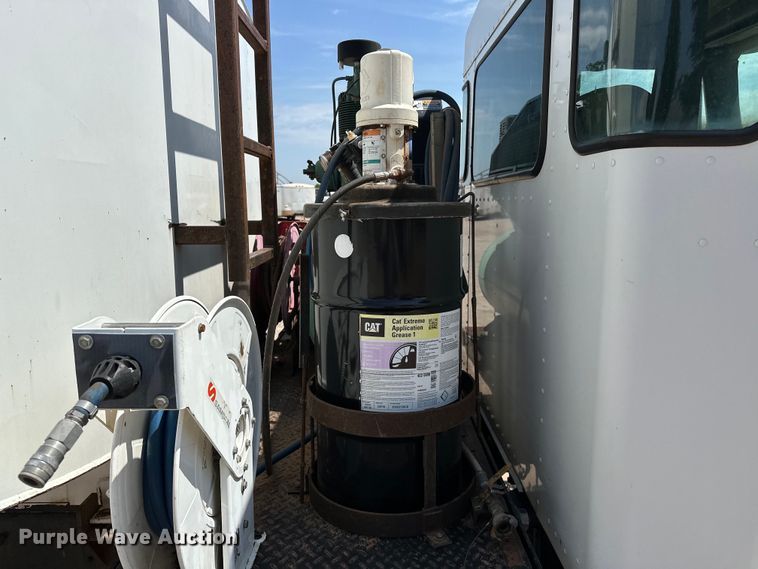 image for item DW5004 2006 Kenworth T300 utility / service truck