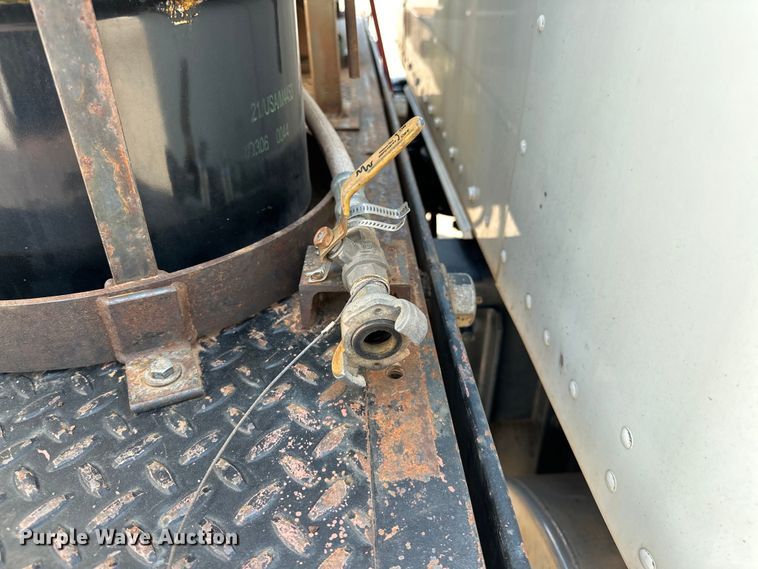 image for item DW5004 2006 Kenworth T300 utility / service truck