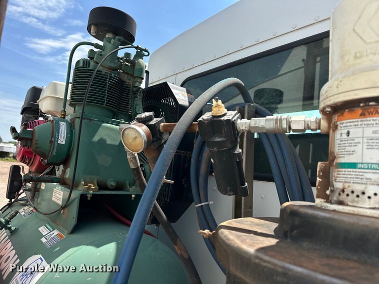 image for item DW5004 2006 Kenworth T300 utility / service truck