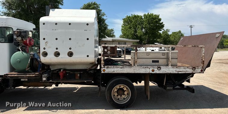 image for item DW5004 2006 Kenworth T300 utility / service truck