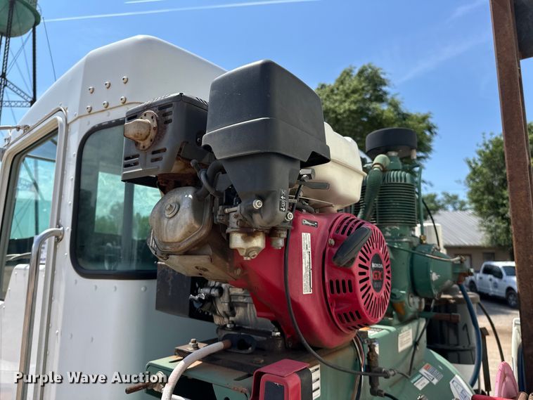 image for item DW5004 2006 Kenworth T300 utility / service truck