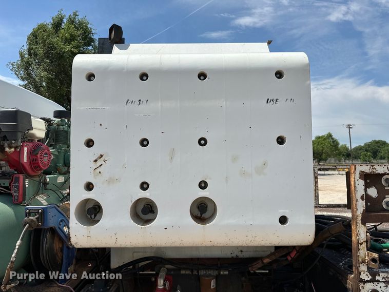 image for item DW5004 2006 Kenworth T300 utility / service truck