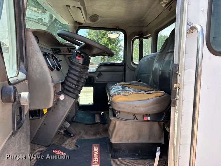 image for item DW5004 2006 Kenworth T300 utility / service truck