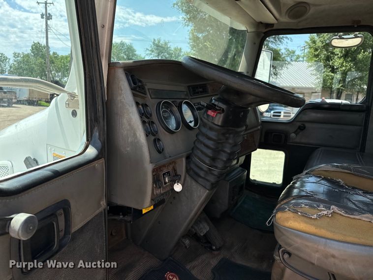 image for item DW5004 2006 Kenworth T300 utility / service truck