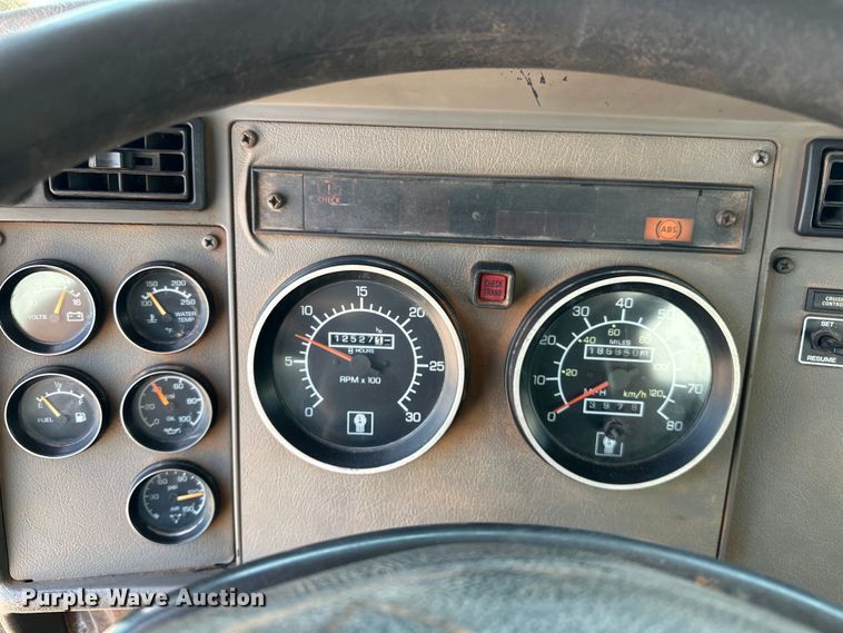 image for item DW5004 2006 Kenworth T300 utility / service truck