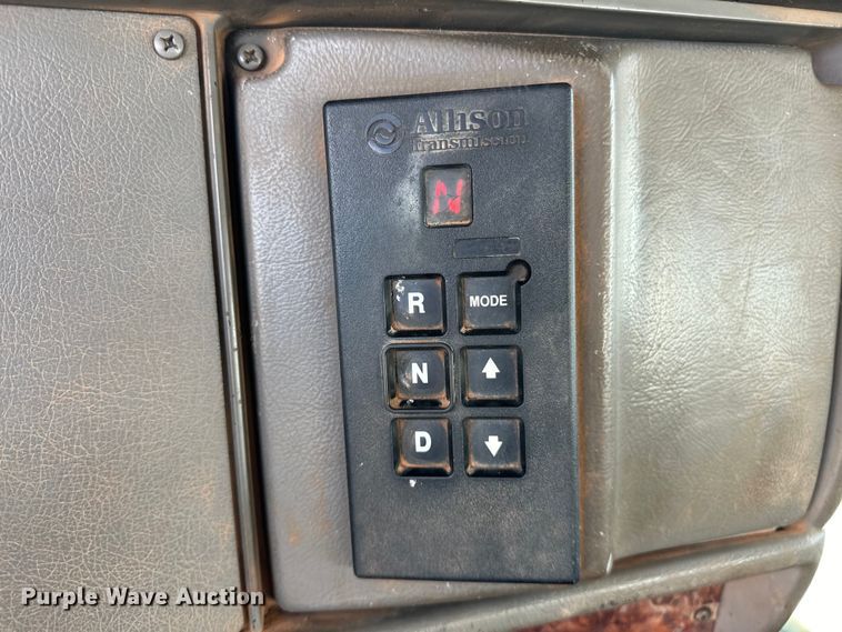 image for item DW5004 2006 Kenworth T300 utility / service truck