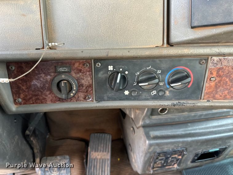 image for item DW5004 2006 Kenworth T300 utility / service truck