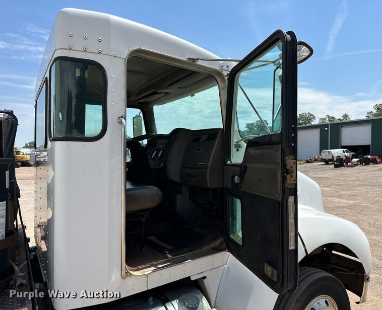 image for item DW5004 2006 Kenworth T300 utility / service truck