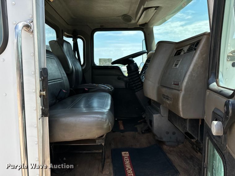 image for item DW5004 2006 Kenworth T300 utility / service truck