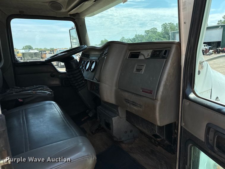 image for item DW5004 2006 Kenworth T300 utility / service truck