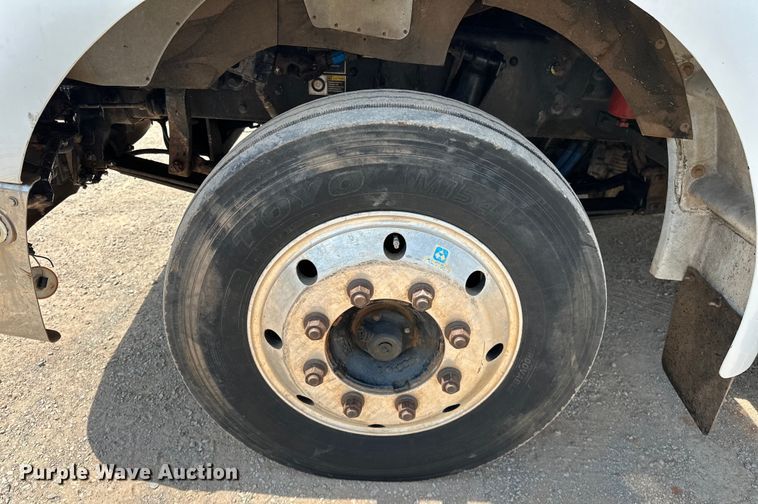 image for item DW5004 2006 Kenworth T300 utility / service truck