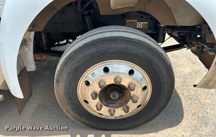 image for item DW5004 2006 Kenworth T300 utility / service truck