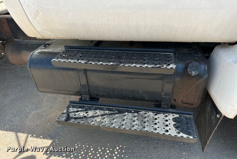 image for item DW5005 2007 Ford F650 Super Duty XL utility / service truck