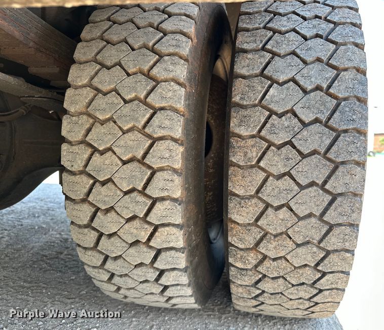 image for item DW5005 2007 Ford F650 Super Duty XL utility / service truck