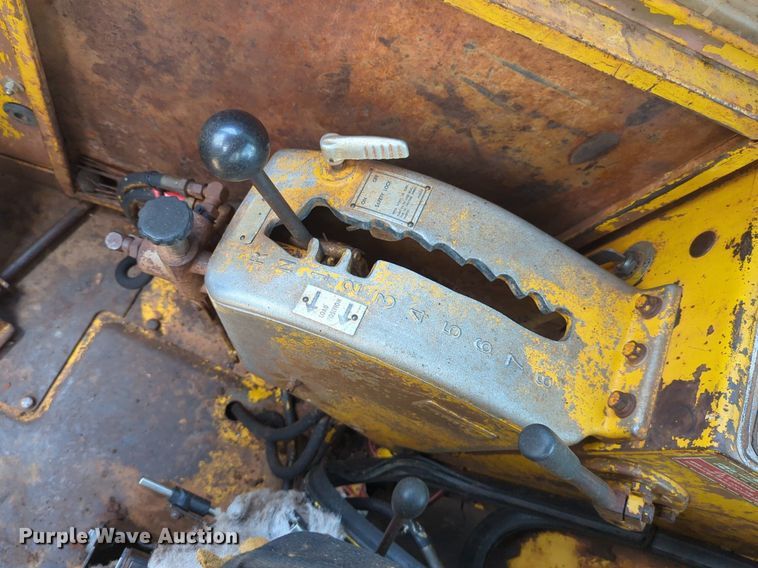 image for item DW5012 1978 Caterpillar 633D elevating scraper