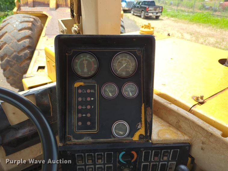 image for item DW5013 1995 Caterpillar 623F elevating scraper