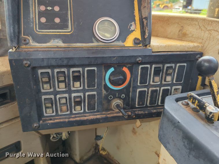 image for item DW5013 1995 Caterpillar 623F elevating scraper