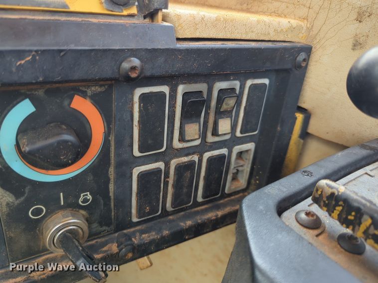 image for item DW5013 1995 Caterpillar 623F elevating scraper