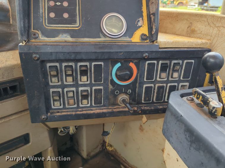 image for item DW5013 1995 Caterpillar 623F elevating scraper